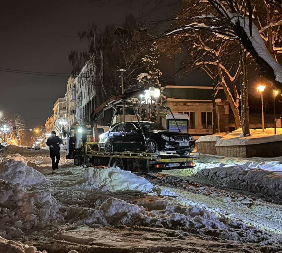 У Тернополі вночі евакуювали 6 автомобілів, які перешкоджали роботі спецтехніки