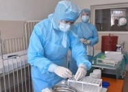 Медики Тернополя, які працювали з пацієнтами з COVID-19, отримали у травні премії від міської ради