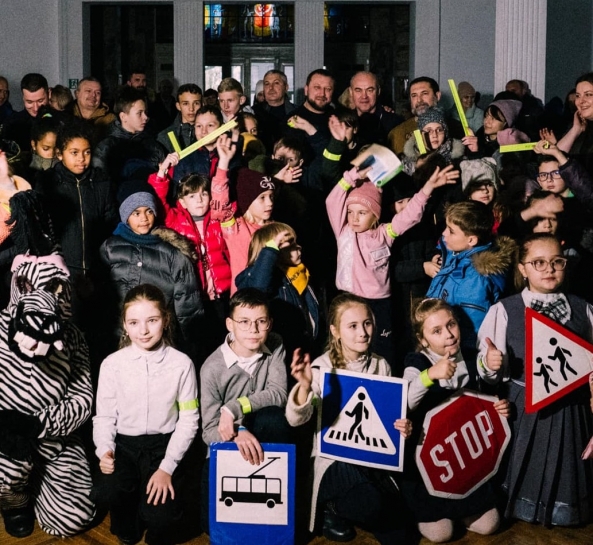 Майже 8000 тернопільських школярів отримали світловідбивальні стрічки
