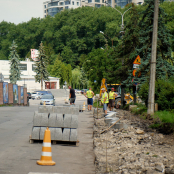Розпочалося облаштування безбар’єрного простору поблизу зупинки «Готель «Галичина»