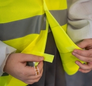 Близько 100 світловідбивальних жилетів та флікерів передали для учнів Тернопільської спеціальної загальноосвітньої школи