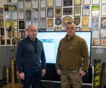 Сергій Надал передав для потреб підрозділу Національної гвардії інтерактивний стіл спеціального призначення