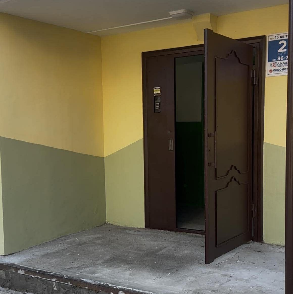 У Тернополі на вул. 15 Квітня, 1 впорядковують прибудинкову територію