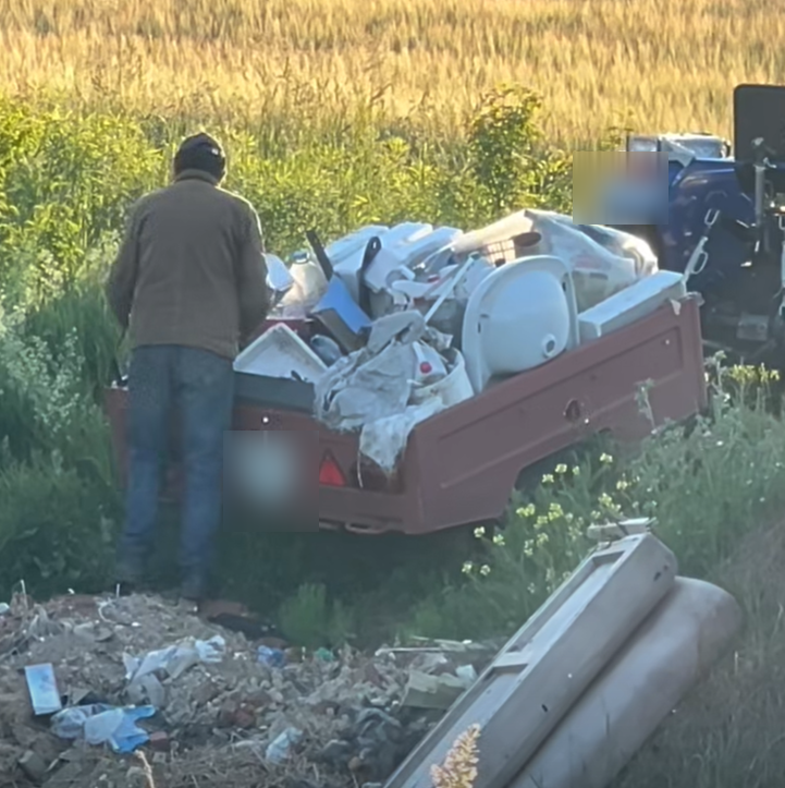 Працівники муніципальної інспекції склали протокол за незаконне вивезення сміття до лісосмуги
