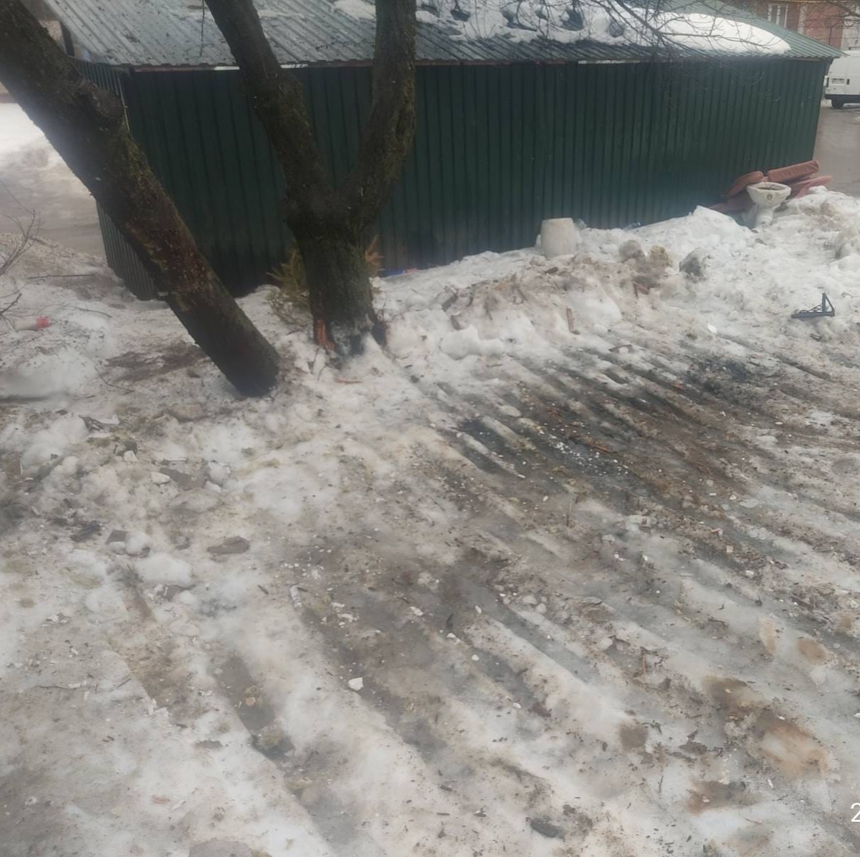 У Тернополі на вул. Євгена Коновальця демонтували тимчасову споруду