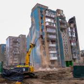 Власникам 37 зруйнованих квартир на вулиці Василя Стуса, 8 нададуть грошову допомогу