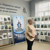 У бібліотеці Тернополя триває фотовиставка, присвячена українським захисникам