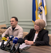 Понад 1600 замінених вікон: у Тернопільській міській раді відбувся брифінг щодо відновлення пошкоджених будинків після російської атаки