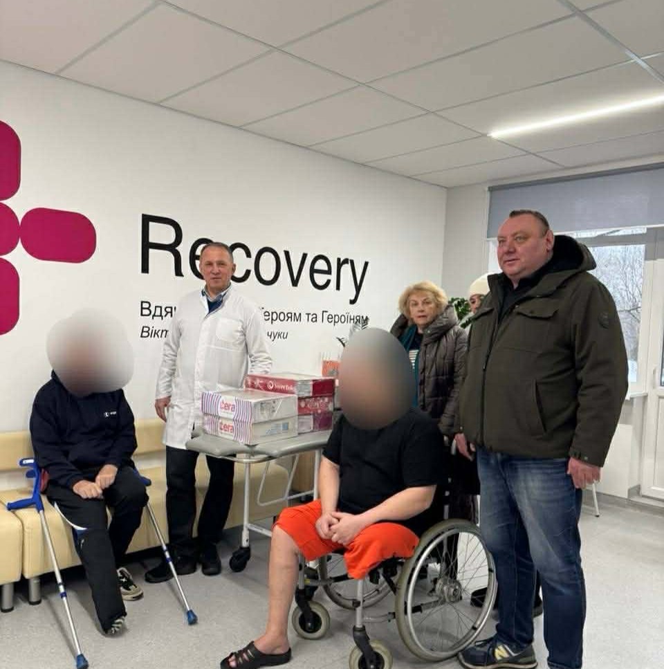 Служба контролю КП «Тернопільелектротранс» передала домашні смаколики для військових