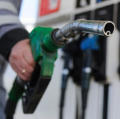 Тернопіль підтримує фронт: волонтерам передали пальне для поїздок до захисників