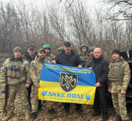 Міський голова Тернополя Сергій Надал відвідав військових на передовій та передав техніку