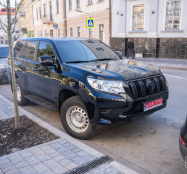Сергій Надал передав бійцям «Азов» позашляховик Toyota Land Cruiser Prado