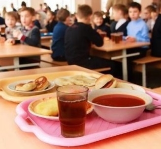 Діти, чиї батьки беруть участь у війні, у закладах освіти Тернополя харчуватимуться безкоштовно