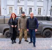 Сергій Надал передав військовим позашляховик для виконання бойових завдань