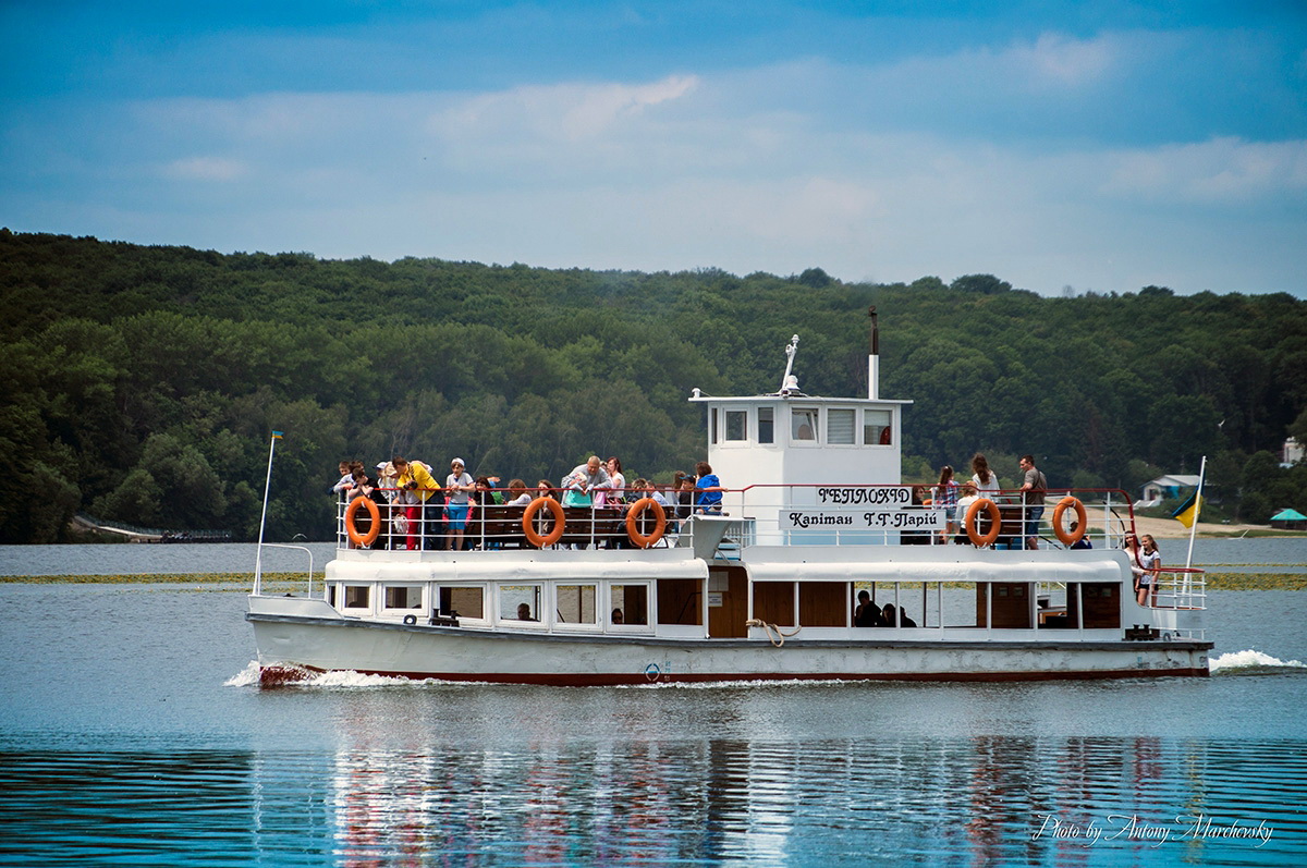 Здійснити прогулянку на Тернопільську ставі можна на теплоході «Капітан Т.Г.Парій»