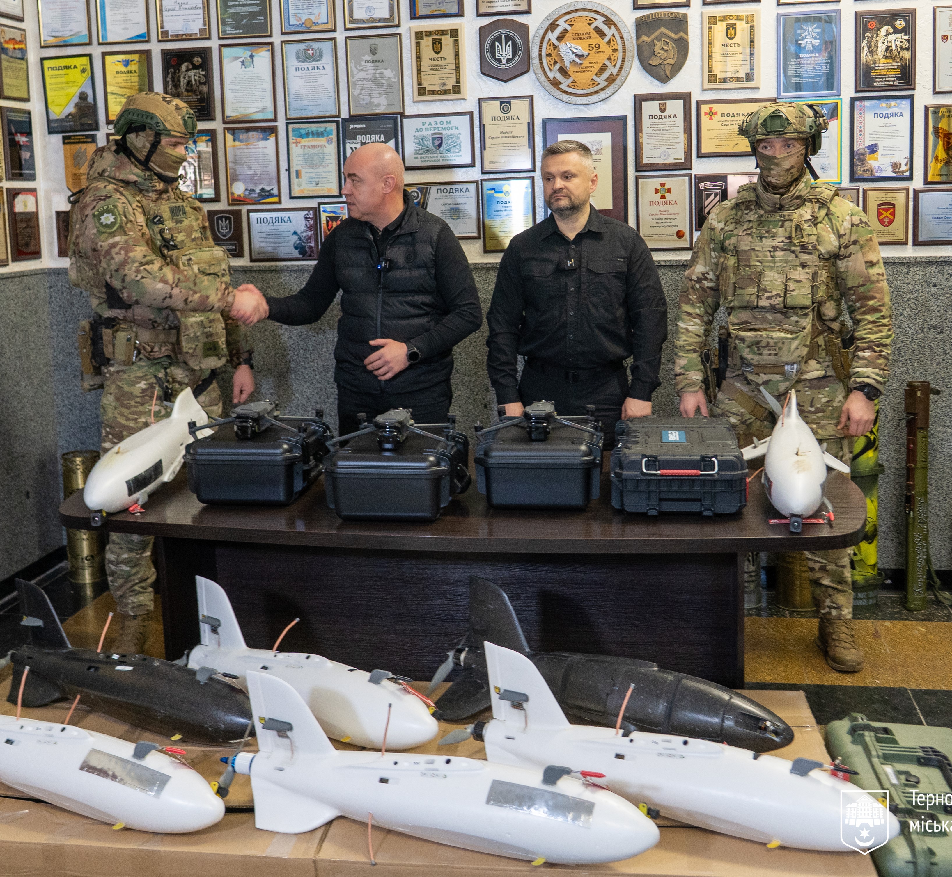 Міський голова Сергій Надал передав дрони для спецпідрозділу поліції КОРД