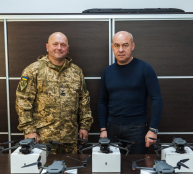 Тернопіль передав п’ять квадрокоптерів Mavic для військових окремого десантно-штурмового полку