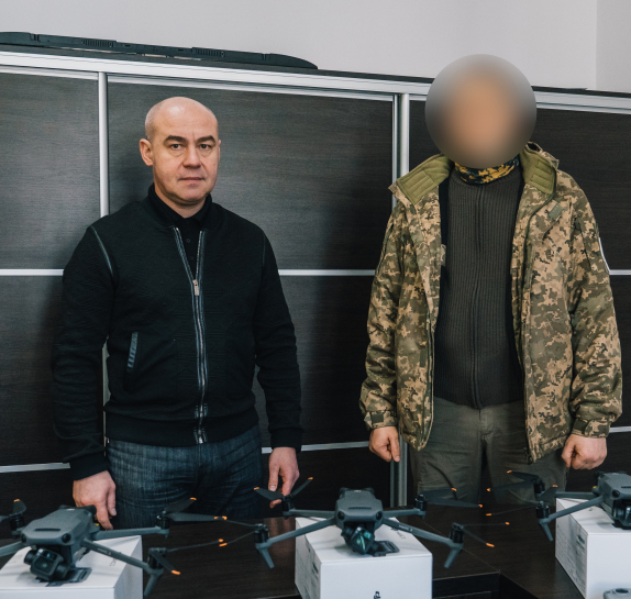 Тернопільська міська рада передала для захисників на передову ще три одиниці розвідувальної техніки