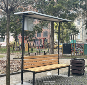 У Тернополі встановили лавки з сонячними панелями та USB-портами