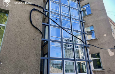 У поліклініці на вулиці Князя Василя Костянтина Острозького встановлять сучасний пасажирський ліфт