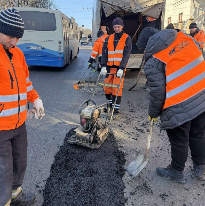 Аварійний ямковий ремонт проведуть ще на десяти вулицях Тернополя