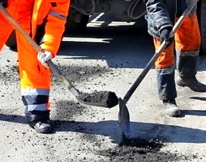 У Тернополі розпочалися роботи з ліквідації глибоких вибоїн на проїжджих частинах вулиць