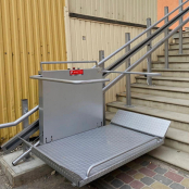 У  Тернополі медичний центр «Лорімед» облаштував безбар’єрний вхід у межах співпраці з міською радою