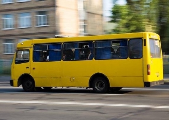 У поминальні дні буде посилено роботу громадського транспорту, який курсує до міського кладовища у с. Підгороднє