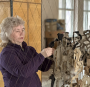 У Тернопільському міському територіальному центрі плетуть маскувальні сітки