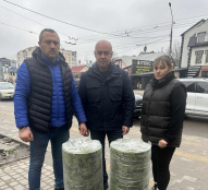 Тернополяни продовжують плести маскувальні сітки для військових