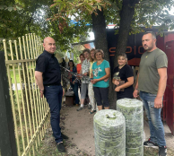 Сергій Надал зустрівся з волонтерами та передав матеріал для маскувальних сіток
