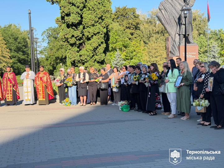 У Тернополі під час поминального молебню вшанували полеглих воїнів