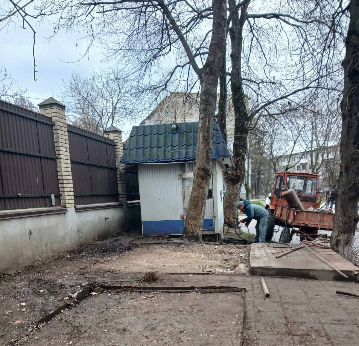 У Тернополі на вул. Максима Кривоноса демонтували тимчасову споруду