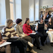 У Тернополі 12 учасників отримали сертифікати наставників для дітей-сиріт