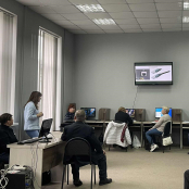 Люди поважного віку вчаться комп’ютерної грамотності в Тернополі