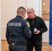 Понад 40 тернополян, які рятували людей під час ракетного удару 19 листопада, нагородив міський голова Сергій Надал