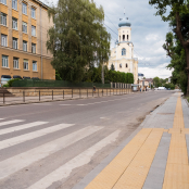 Тернополі триває облаштування безбар’єрного тротуару на вулиці Князя Василя Костянтина Острозького