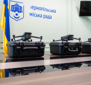Сергій Надал передав три квадрокоптери DJI Mavic 3T стрілецькому батальйону поліції
