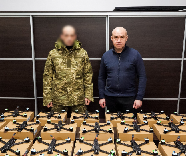 Міський голова Тернополя Сергій Надал передав ще 26 квадрокоптерів для 35-го окремого стрілецького батальйону