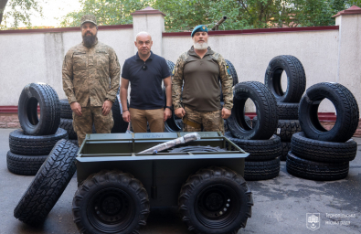 Сергій Надал передав військовим безпілотний наземний роботизований комплекс «Тарган 200»