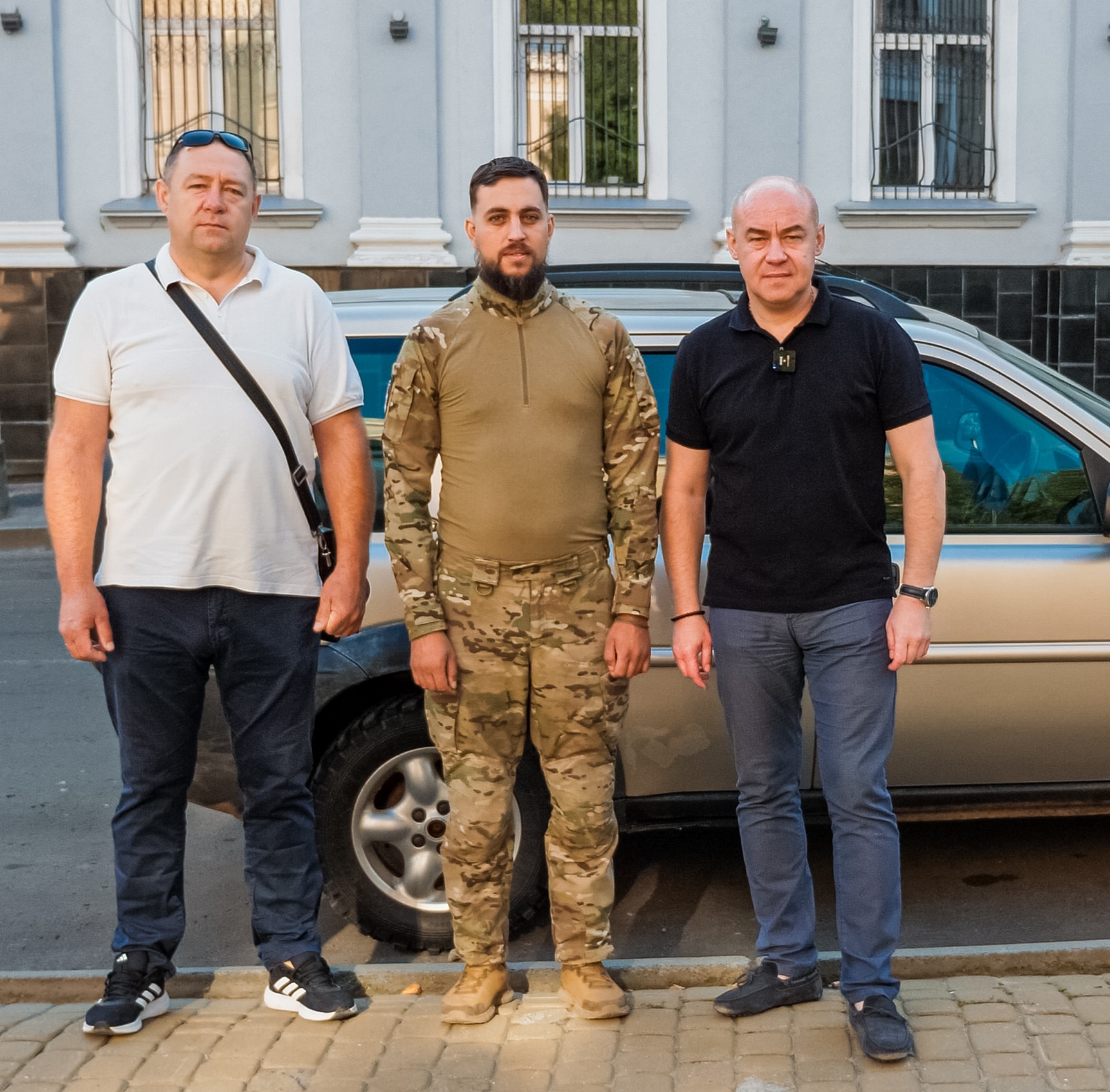 Тернопіль передав на передову ще один позашляховик для захисників