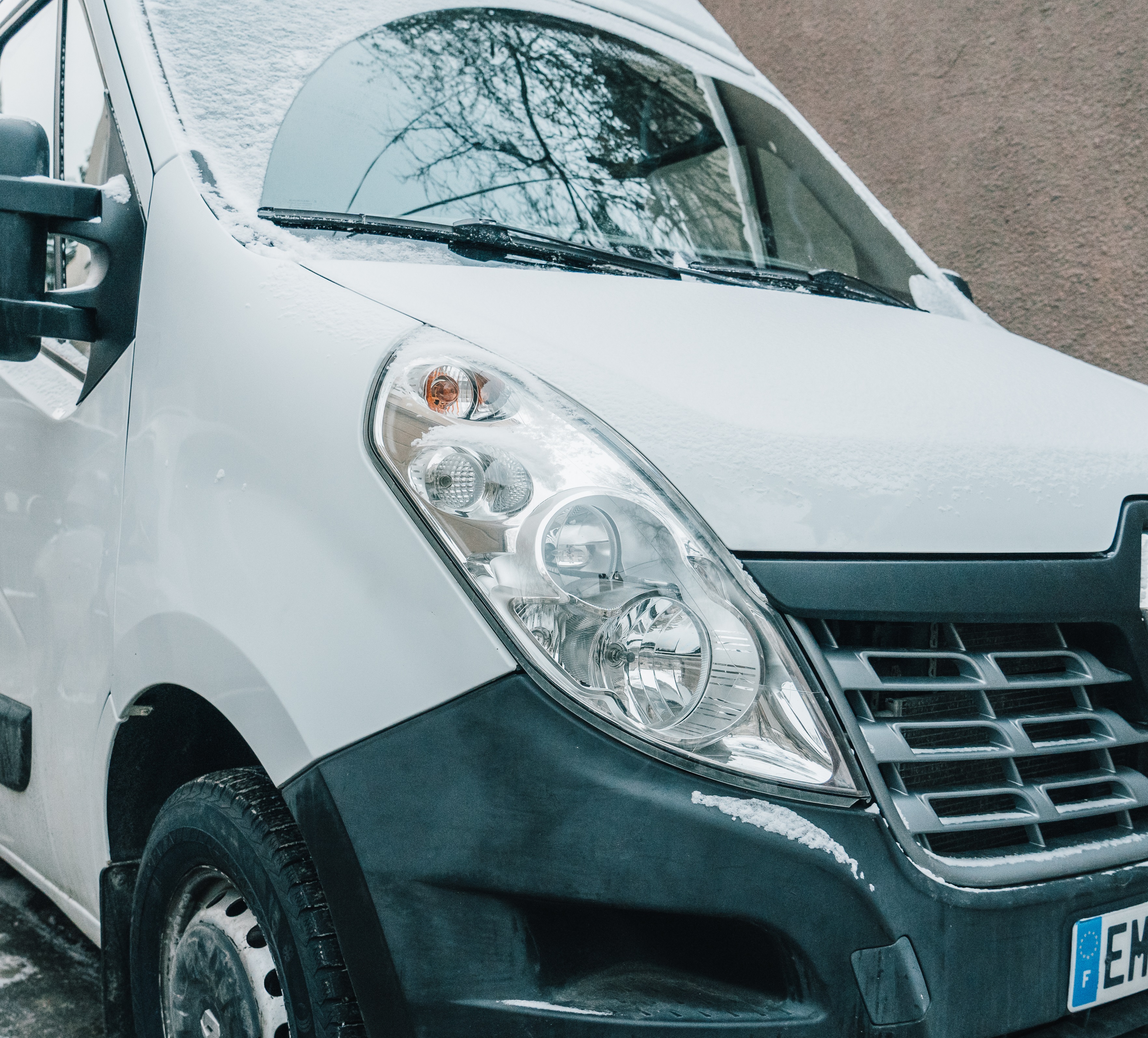 Ще один автомобіль марки Renault передали для потреб захисників на передову