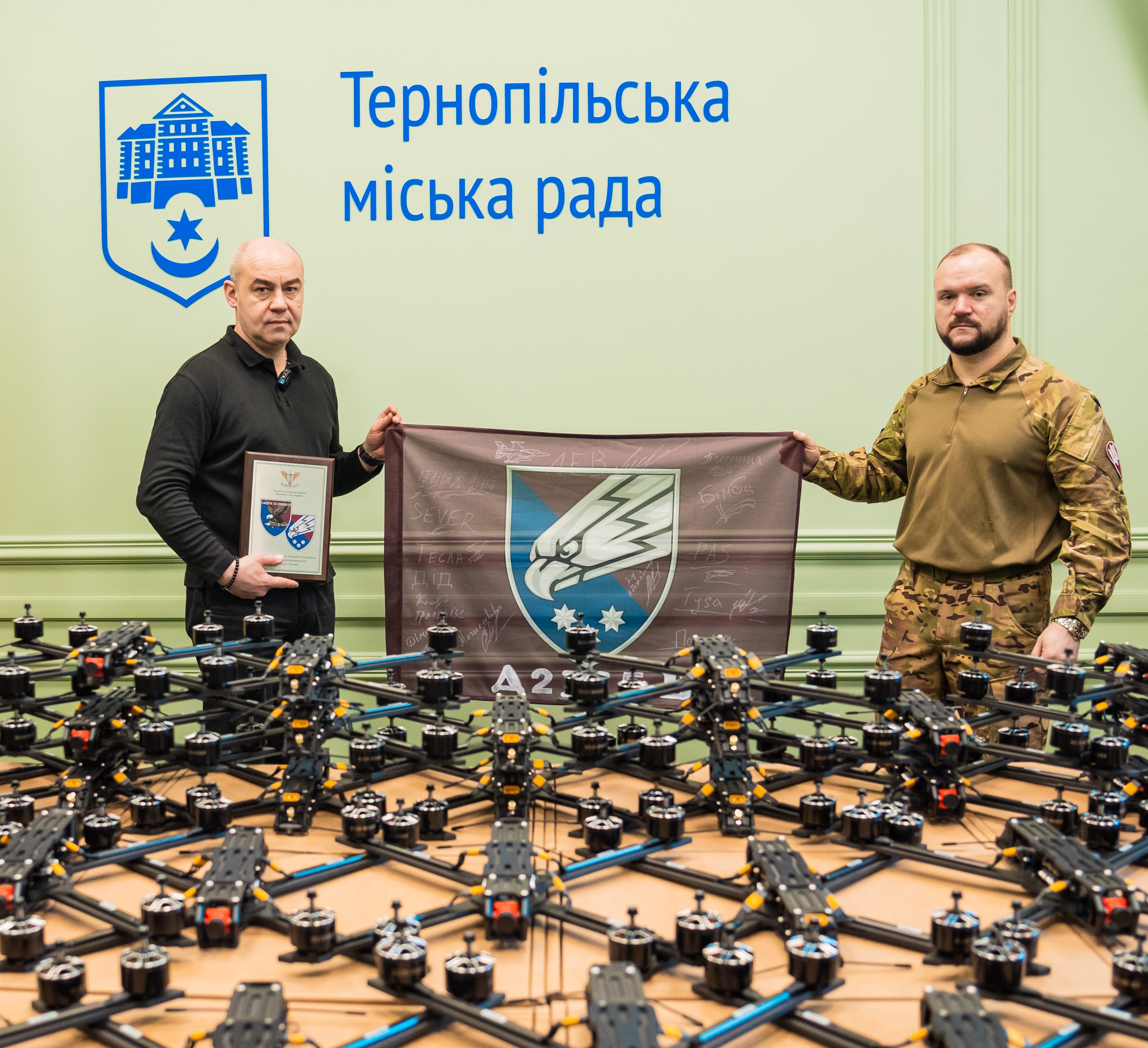 Тернопіль передав 100 FPV дронів 25-ій окремій повітрянодесантній бригаді