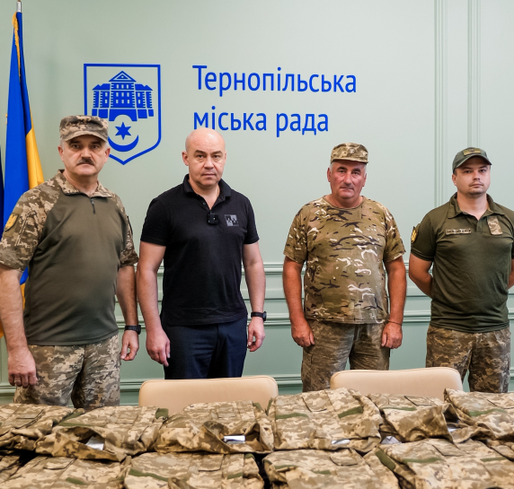 Тернопіль передав комплекти військової форми для бійців 16 окремого стрілецького батальйону