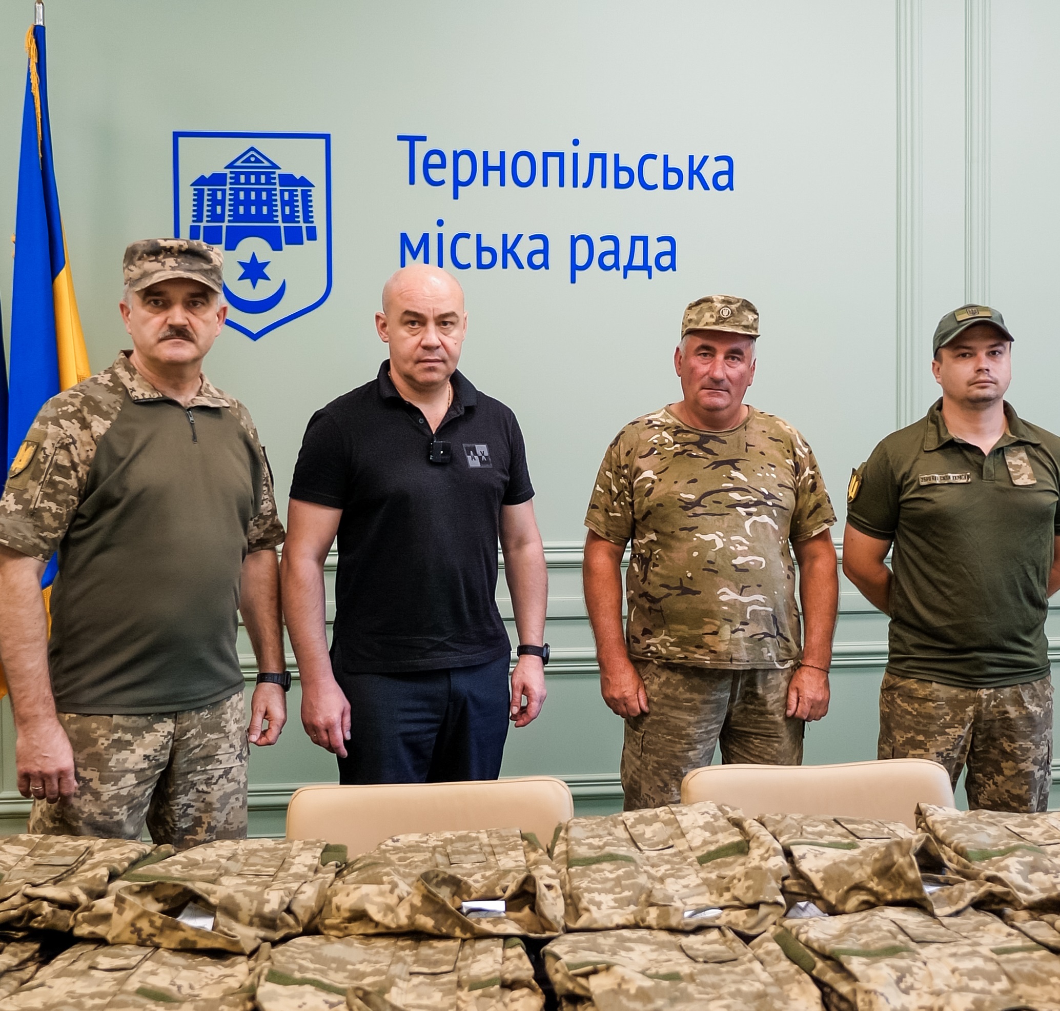 Тернопіль передав комплекти військової форми для бійців 16 окремого стрілецького батальйону