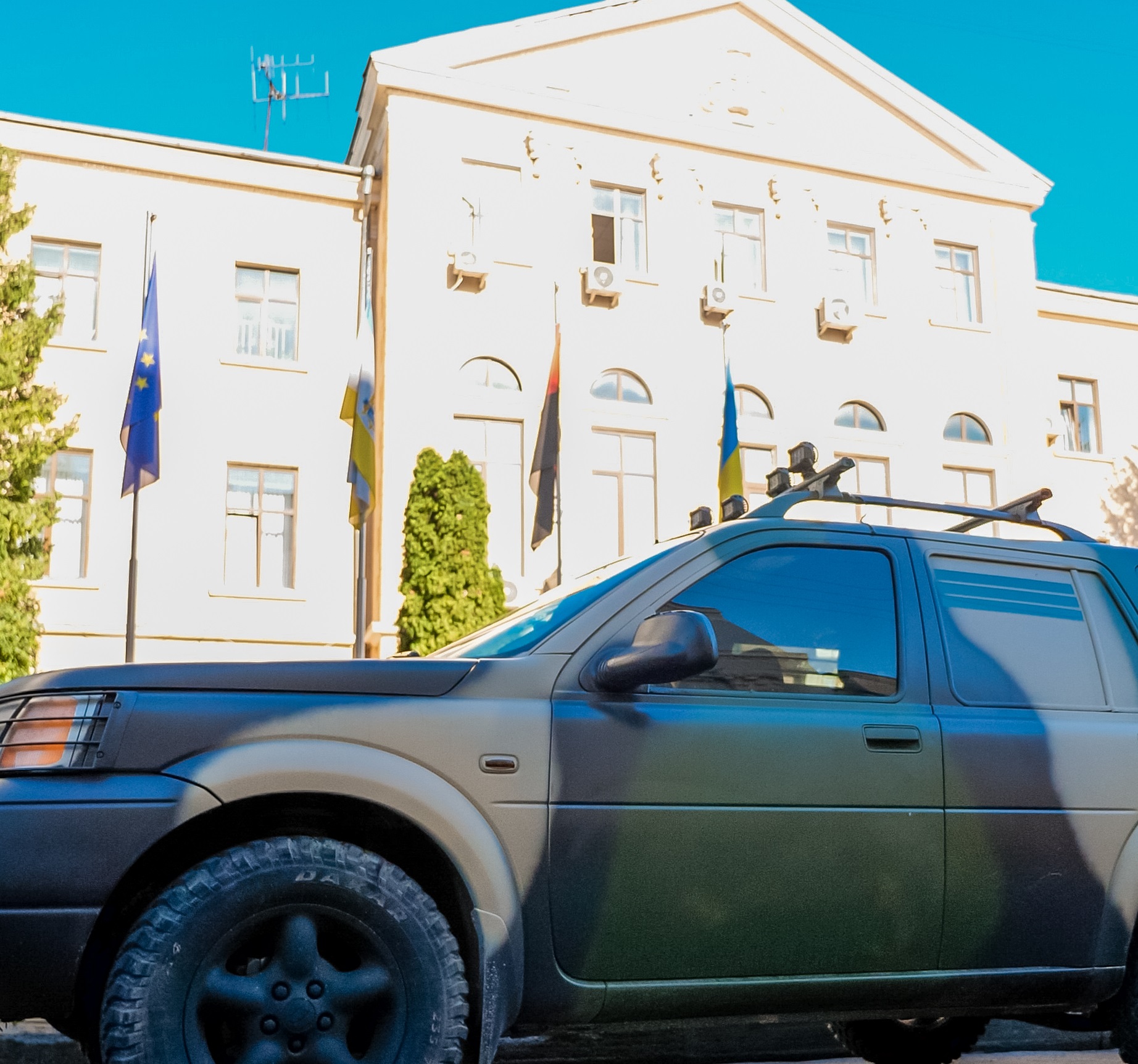 Тернопіль передав для захисників 110-ої окремої механізованої бригади позашляховик
