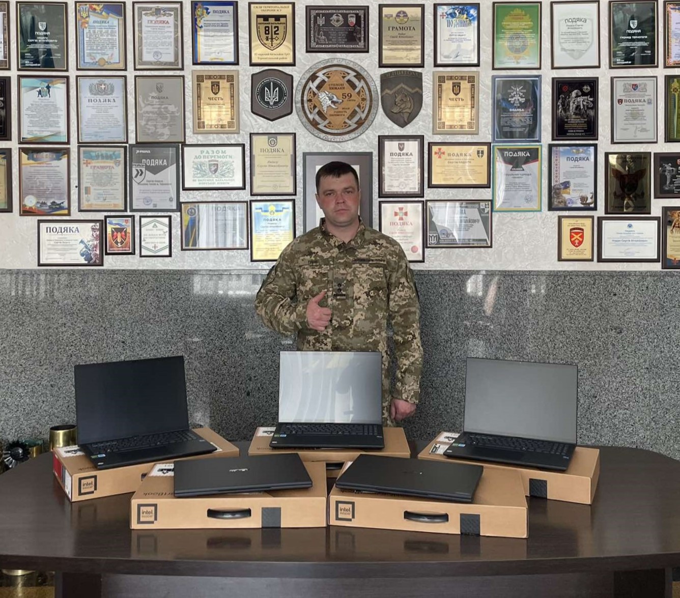 Тернопіль передав для захисників ще п’ять ноутбуків