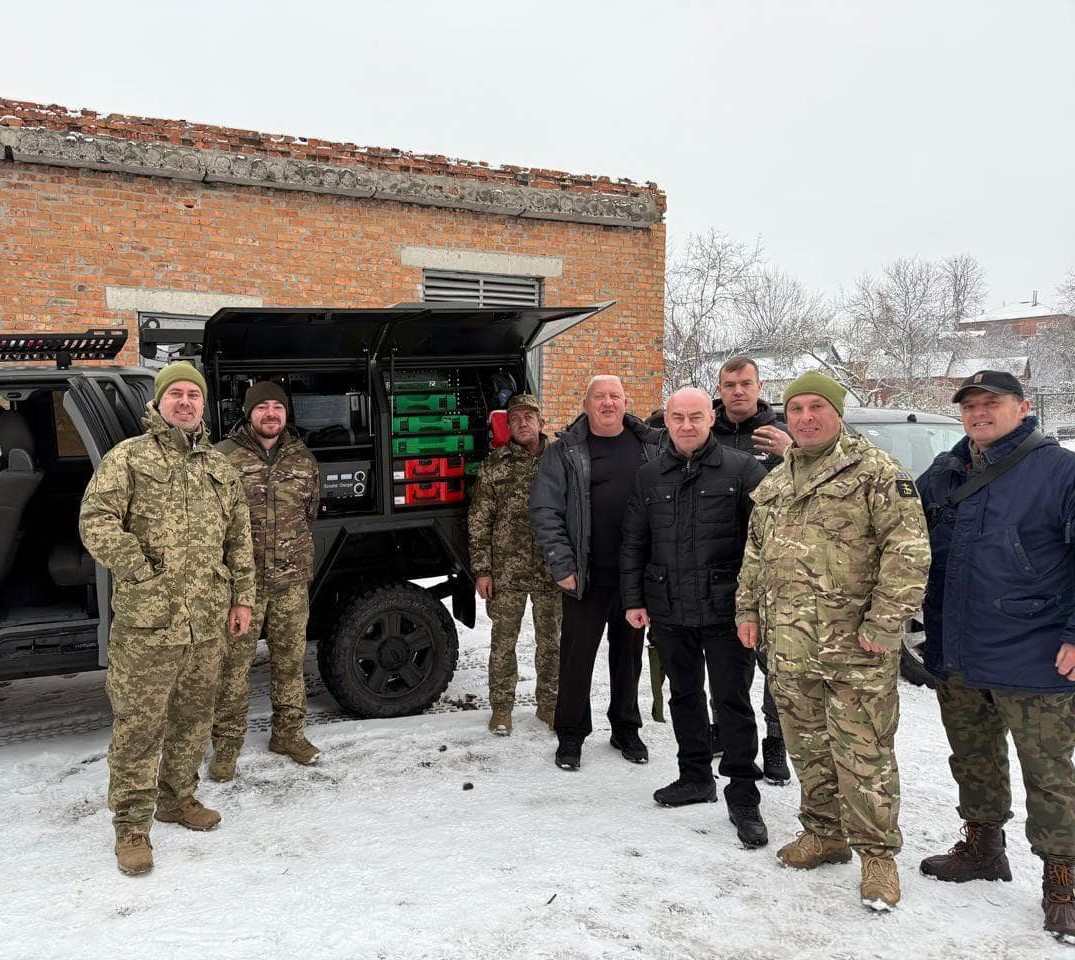 Міський голова Тернополя Сергій Надал відвідав військових на передовій та передав техніку