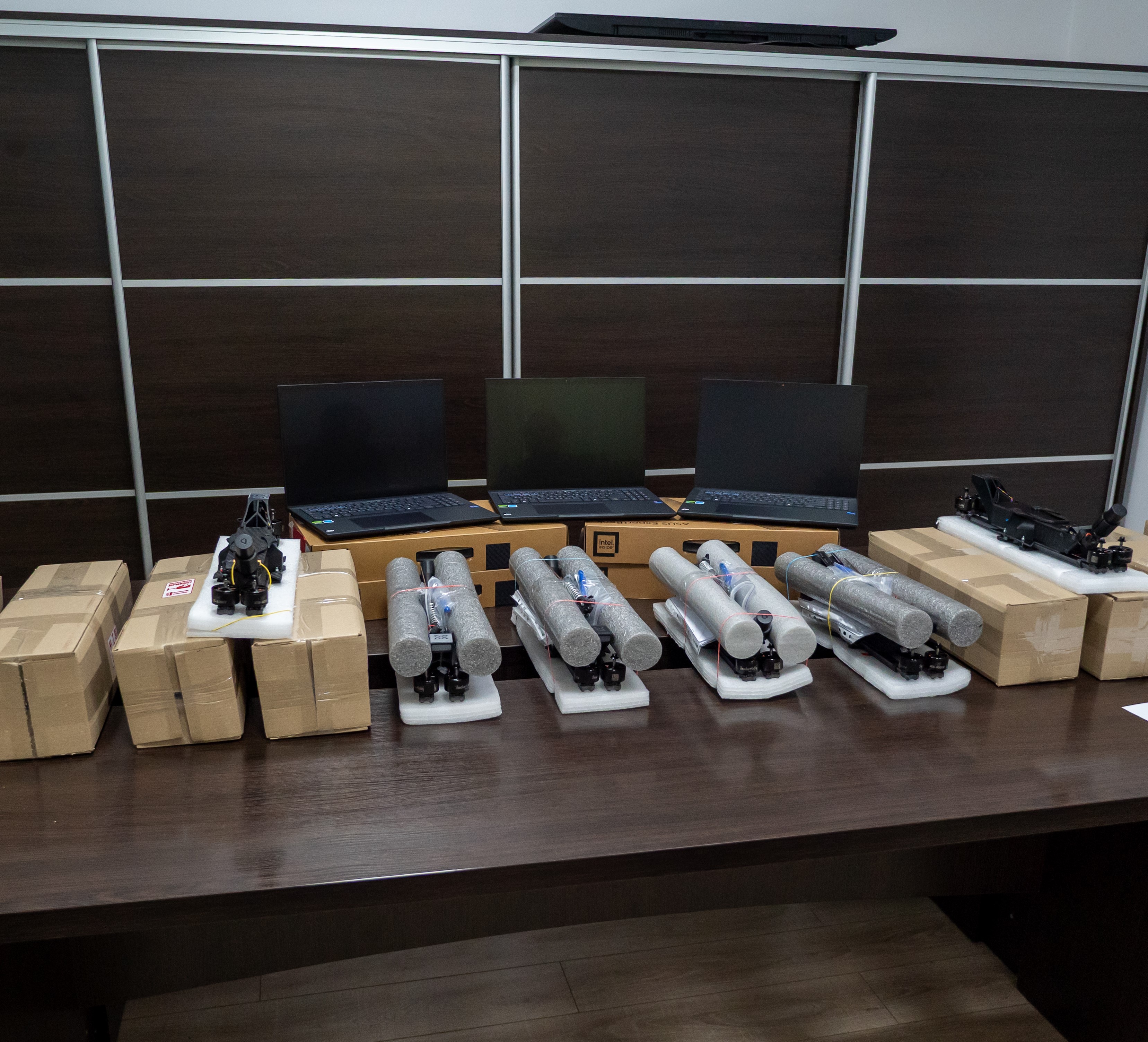 Сергій Надал передав для бійців Сил спеціальних операцій 14 БпЛА та п’ять ноутбуків