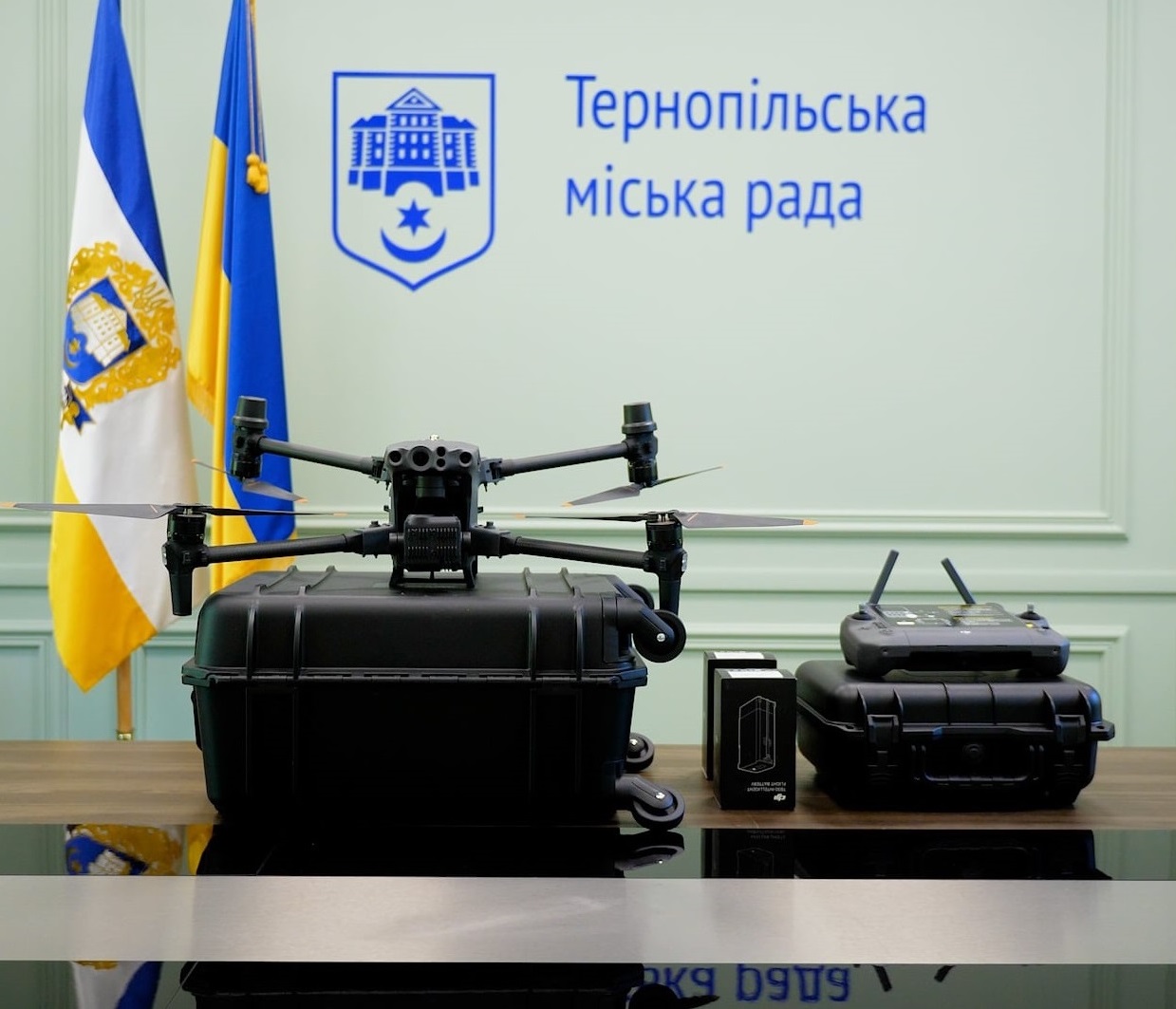 З Тернополя для потреб захисників передали сучасний квадрокоптер DJI Matrice 30T